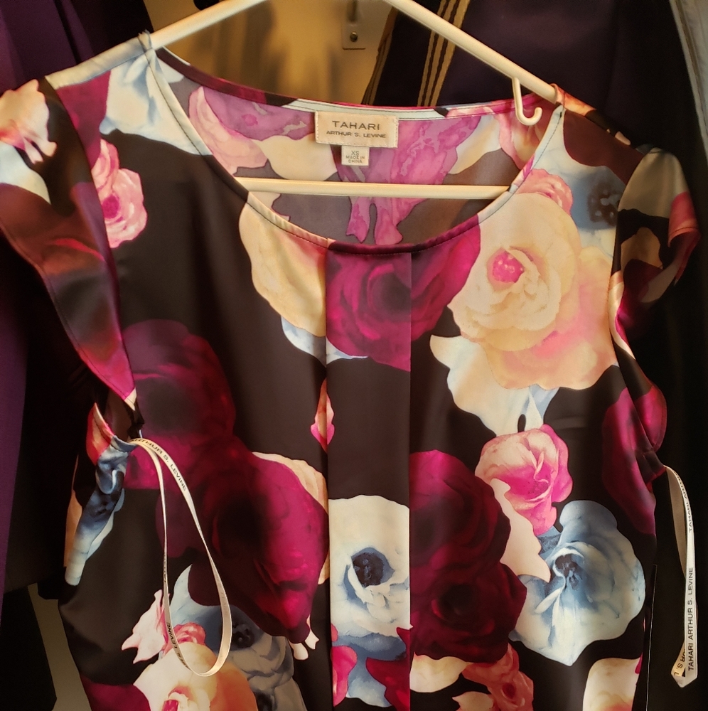 Tahari flutter sleeve blouse, size xs, pink black blue floral. Never worn.